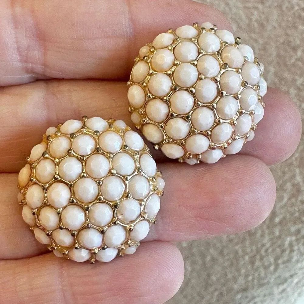 Gold tone and cream beaded circle post earrings